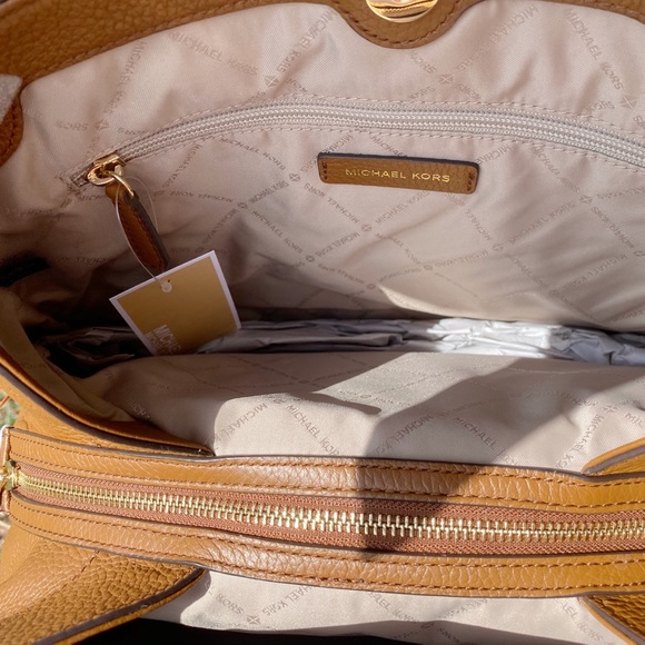 ‼️SALE‼️ 👜💕Michael Kors Large Tote - Picture 5 of 7